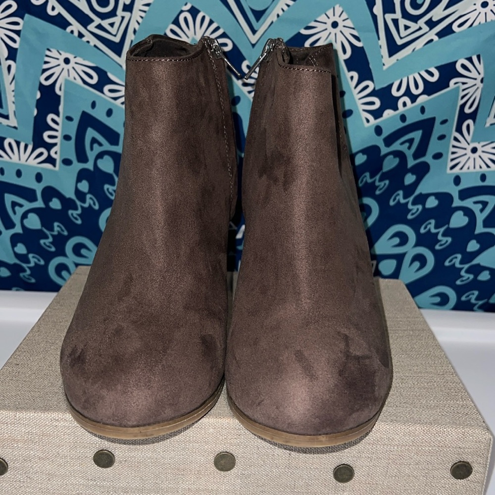 Women’s Fall Brown Booties Size 9 Old Navy